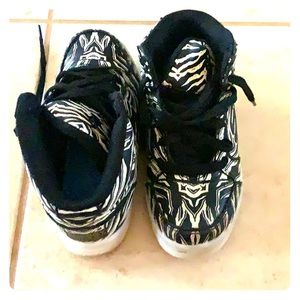 Sketchers 2.0 energy lights!  Size 1 boys